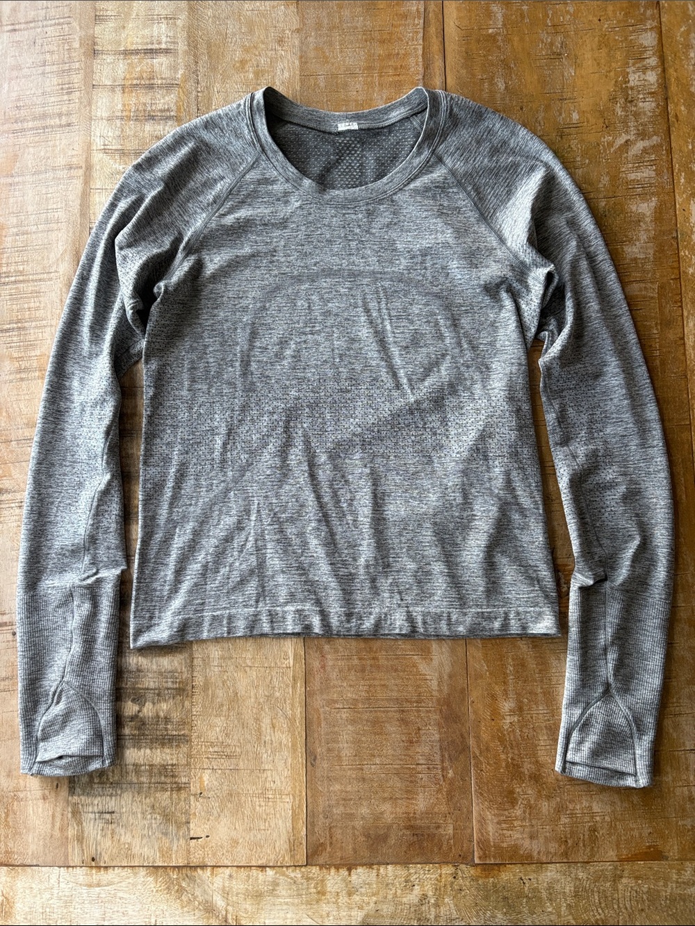Lululemon Women’s Long Sleeve Performance Top size 6